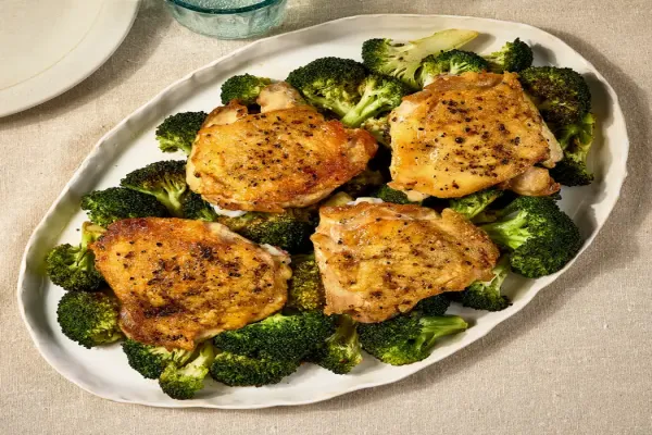 Crispy Chicken Thighs with Broccoli