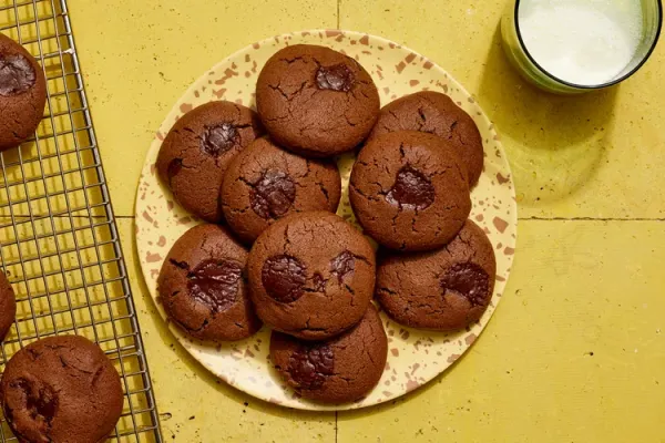 These Chocolate Peanut Butter Cookies Have 8 Grams of Protein per Serving