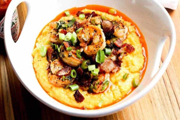 Shrimp and Cheesy Grits with Bacon