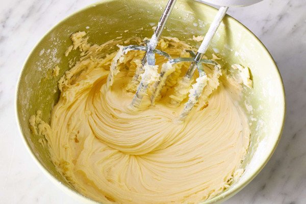 Quick and Almost-Professional Buttercream Icing